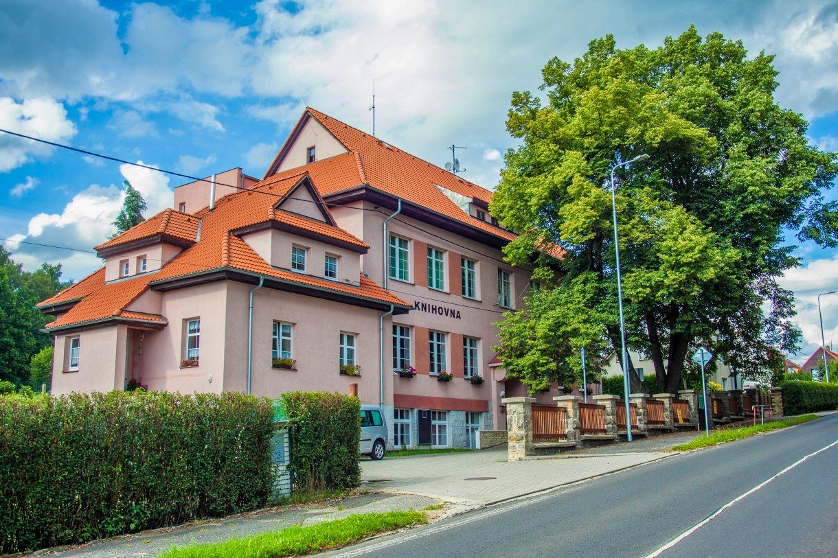 pohled na budovu městské knihovny habartov