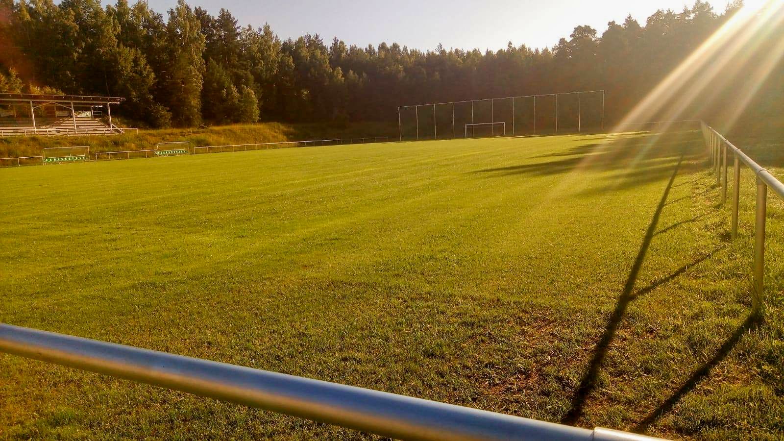 travnatá plocha hřiště TJ Baník Habartov