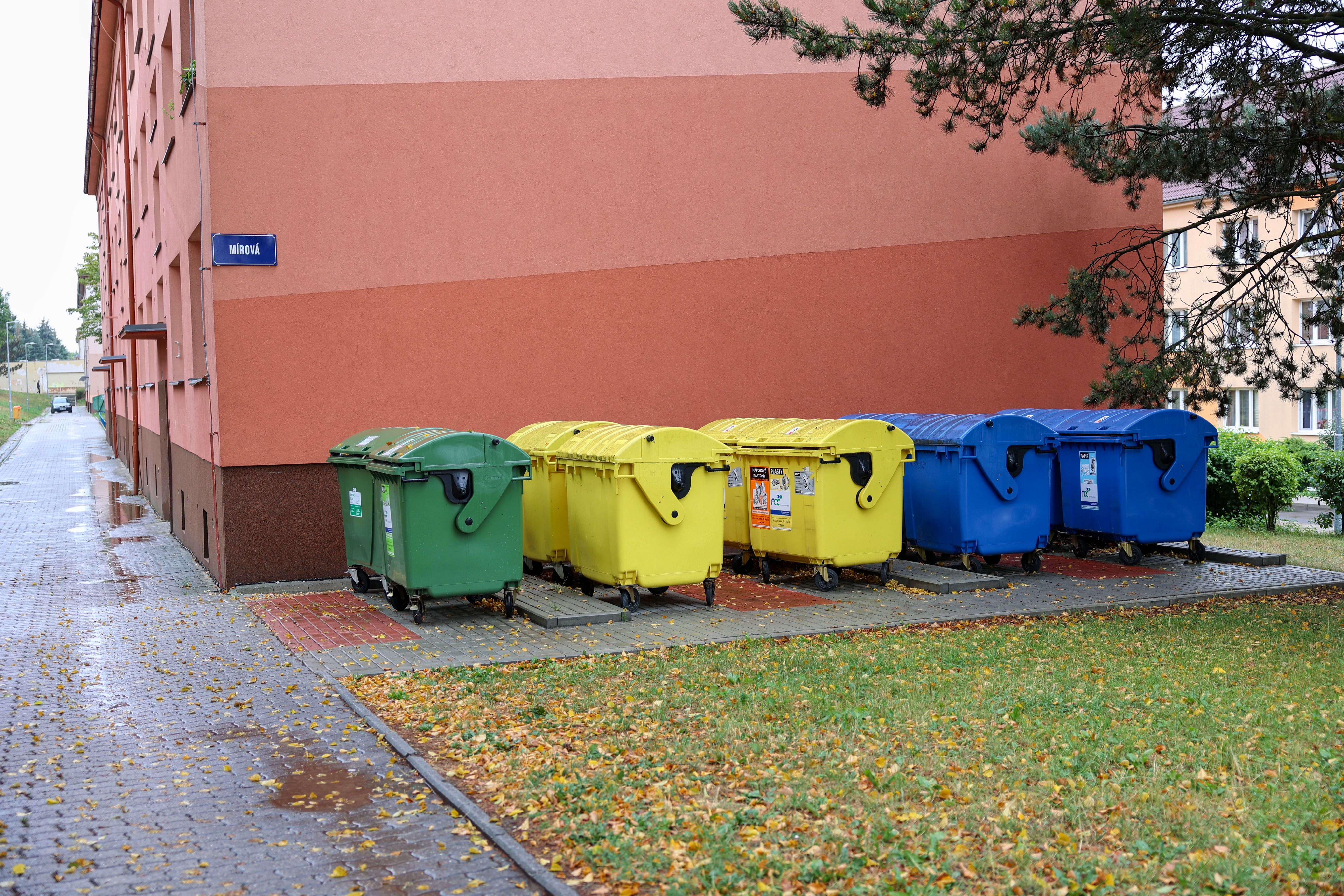 kontejnery na tříděný odpad ulice mírová habartov
