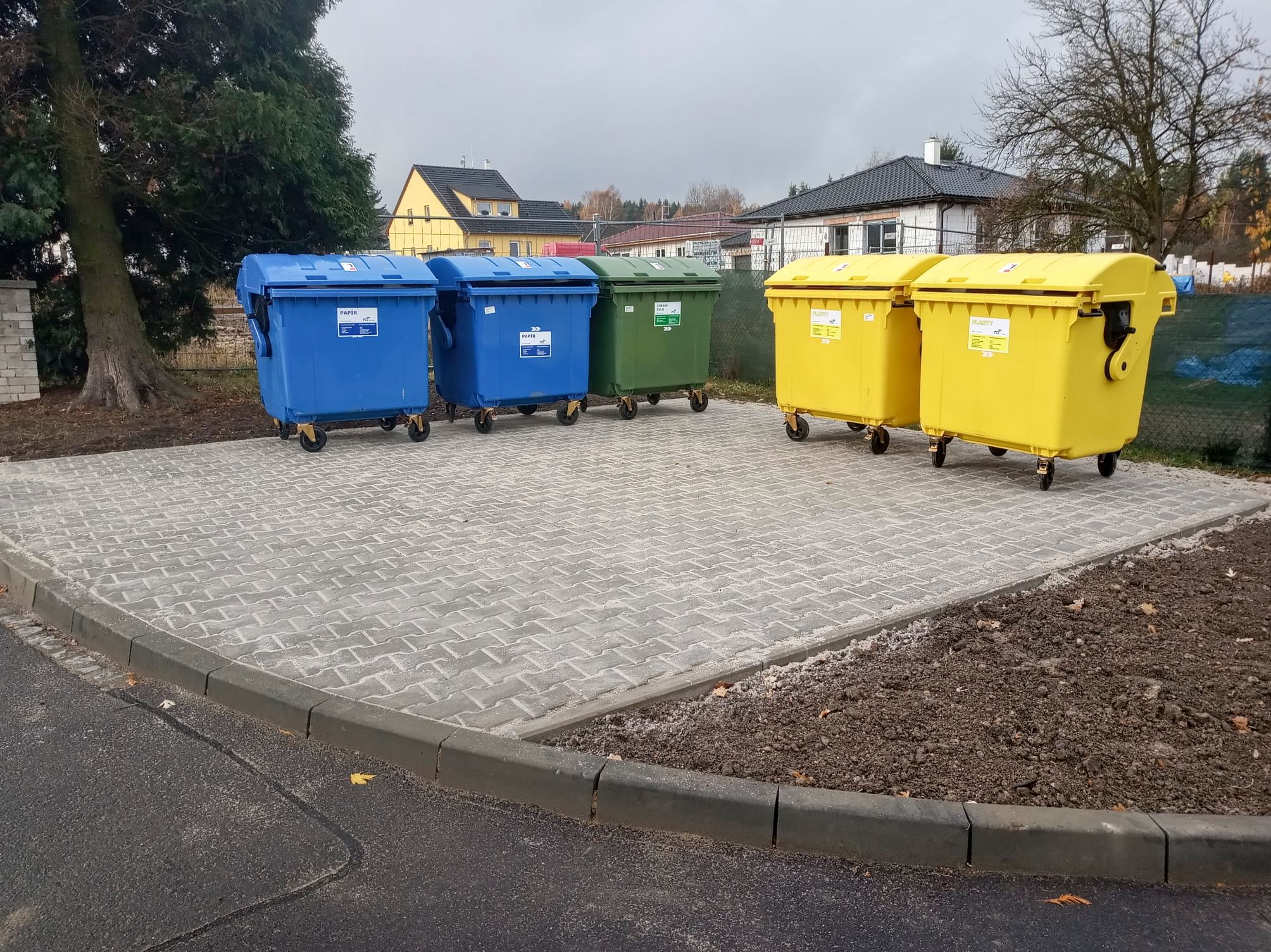 kontejnery na tříděný odpad ulice Máchova Habartov